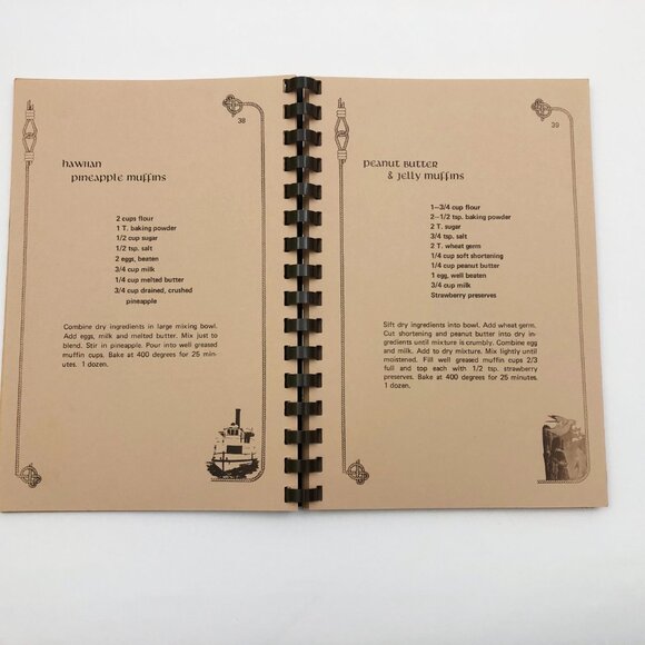 The Emmeline and Hessie Cookbook St Simons Island Georgia Seafood 1st Ed Signed - Picture 8 of 8